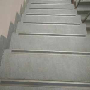 Nẹp nhôm cầu thang chống trơn trượt
